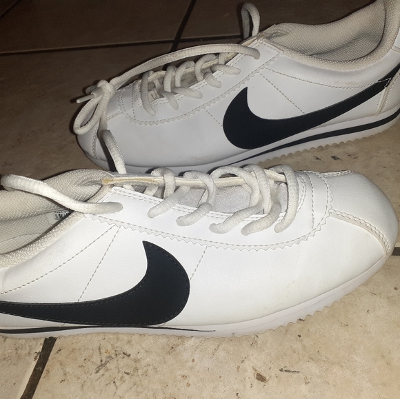 Shoes - Picture 4 of 5